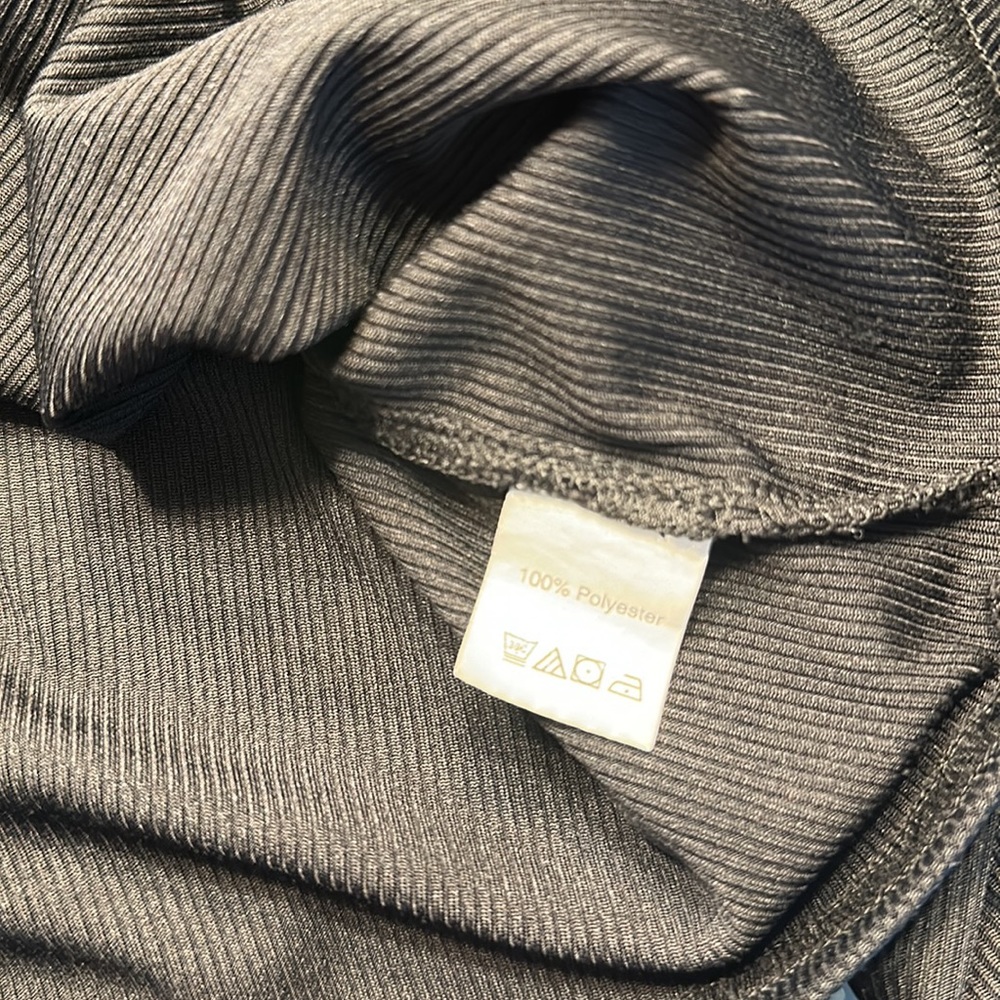 ROMWE Long sleeve turtleneck crop top. - Picture 6 of 6